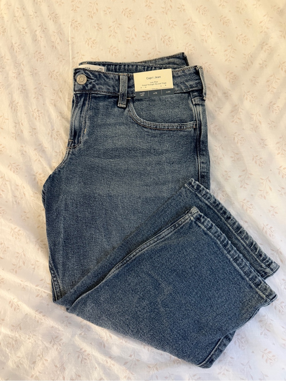 Hollister NWT Low-Rise Women's Capri Jeans